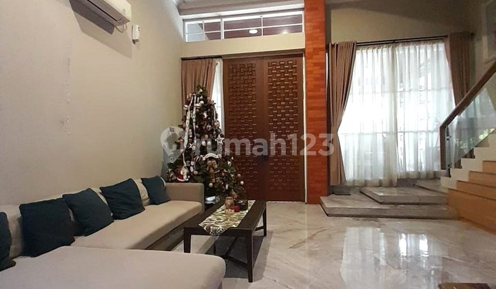 Rumah Minimalis 2 Lantai Lokasi Strategis di Graha Raya
