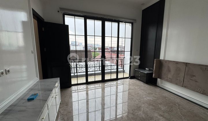 House with SHM Legality, Fully Furnished, High Ceiling in Gading Serpong