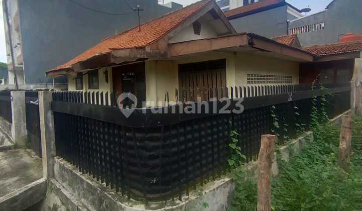 Rumah Tua Dalam Komplek di Jakarta Selatan