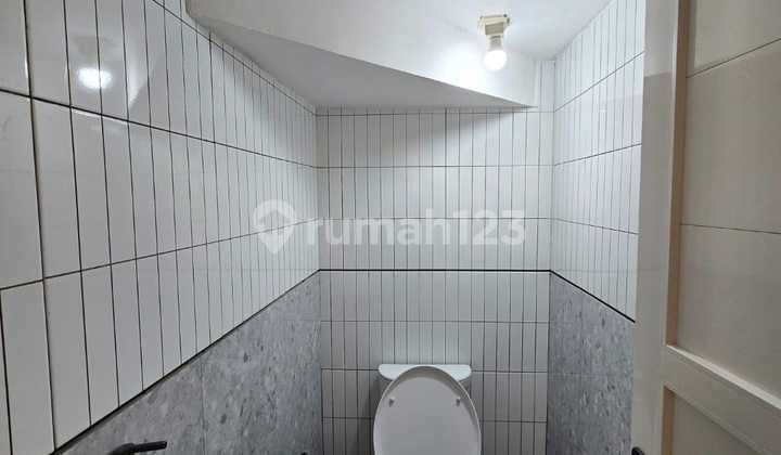 Rumah Minimalis 2 Lantai Dekat Stasiun dan Mall di Bintaro 2