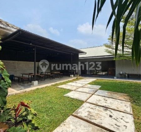 Luxurious and Spacious House with Swimming Pool in Kebayoran Baru 2