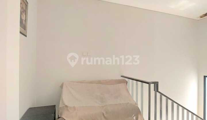 Rumah Bagus 2 Lantai Siap Huni di Kebayoran Bintaro Sektor 7. Bintaro Jaya 2