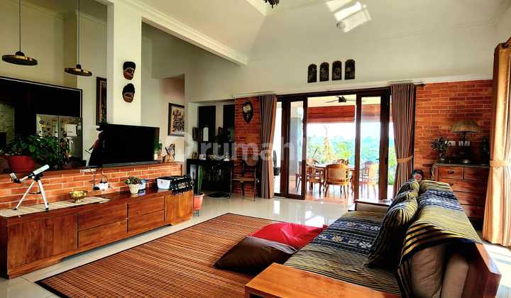 Rumah Cantik Bergaya Villa SHM Semi Furnished di Serpong Tangerang