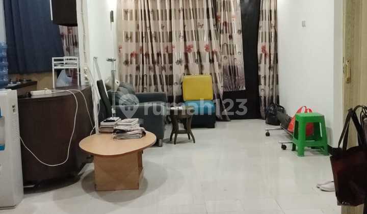 Rumah Bagus Lokasi Strategis di Graha Raya