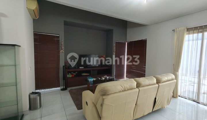 Rumah Semi Furnished 2 Lantai Hadap Timur Laut di BSD Dekat Tol