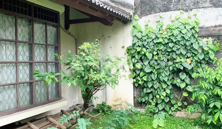 House with Large Land in Bintaro Jaya 2