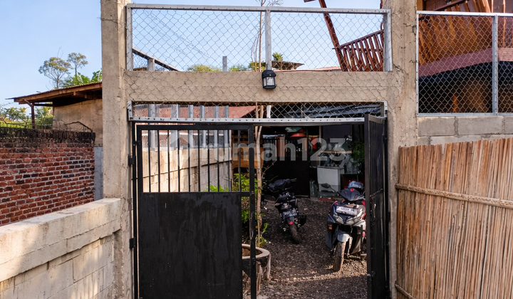 Villa House in the Middle of Rice Fields, Garut City, Peaceful and Cool Surrounding Environment Villa House in the Middle of Rice Fields, Garut City, Peaceful and Cool Surrounding Environment