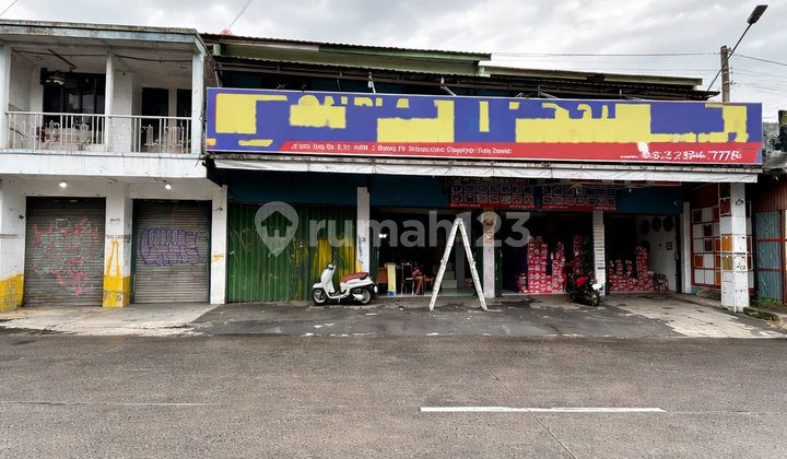 2-Storey Shop House on the Main Roadside in Depok, Suitable for a Minimarket, Office, or Large Restaurant 2-Storey Shop House on the Main Roadside in Depok, Suitable for a Minimarket, Office, or Large Restaurant