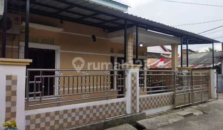 House in Banjarmasin Close to Main Road and Near Shopping Center. 2