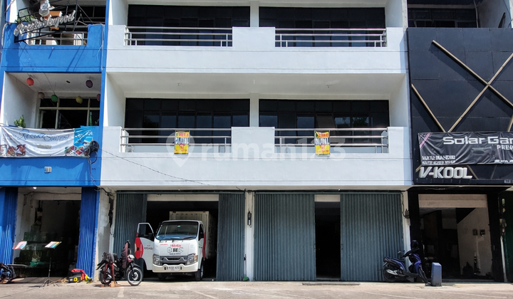 Ruko Jakarta Selatan Dalam Komplek Komersial Wolter Monginsidi