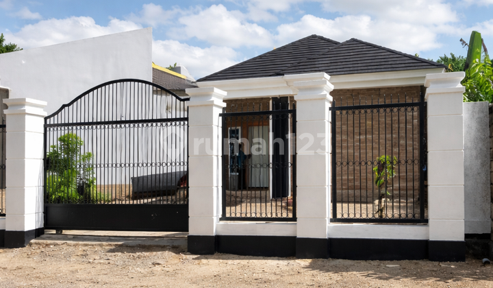 Luxury House in Kendari Urban Area Close to Offices Luxury House in Kendari Urban Area Close to Offices