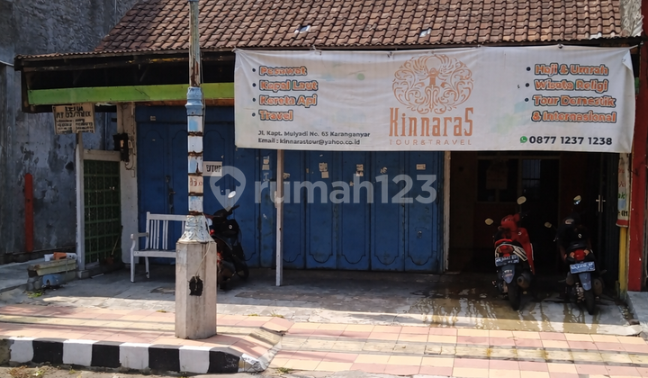 Rumah Plus Ruang Usaha Pinggir Jalan Karanganyar Jawa Tengah Dekat dengan Taman Kota dan Pusat Perbelanjaan