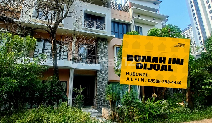 4-Story House in Springhill Golf Residence Kemayoran with Golf View Near PRJ Kemayoran