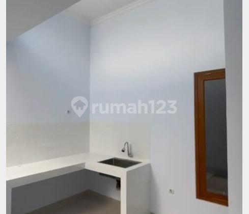 RUMAH SCANDINAVIAN SAFIRA DEKAT KAMPUS UNS