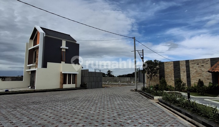 Luxury Residence by the Highway at Safira Greenpark 2