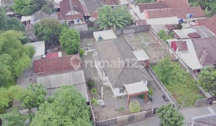 For Sale, House Suitable for Villa and Guest House Near JCM 2