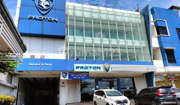Gedung Showroom Depok Strategis Include Peralatan, Lift
