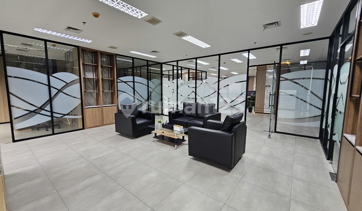 Disewakan Office space dengan Interior mewah sudah full furnish di The Smith, Alam sutera