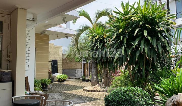 Own Soon a Strategic 3-Story House in Dharmahusada Gubeng, Surabaya Own Soon a Strategic 3-Story House in Dharmahusada Gubeng, Surabaya