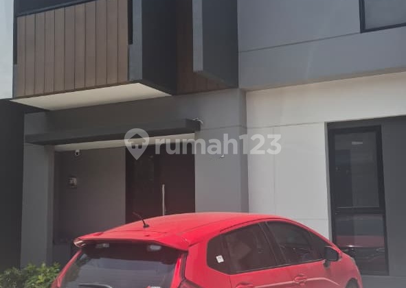Dijual Rumah Esklusif Luas Tanah 104M² di Regia Summarecon Dijual Rumah Esklusif Luas Tanah 104M² di Regia Summarecon