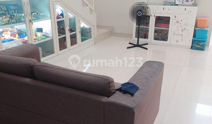 Rumah 2 Lantai Furnished Lokasi Strategis di Karah Tama Surabaya 2