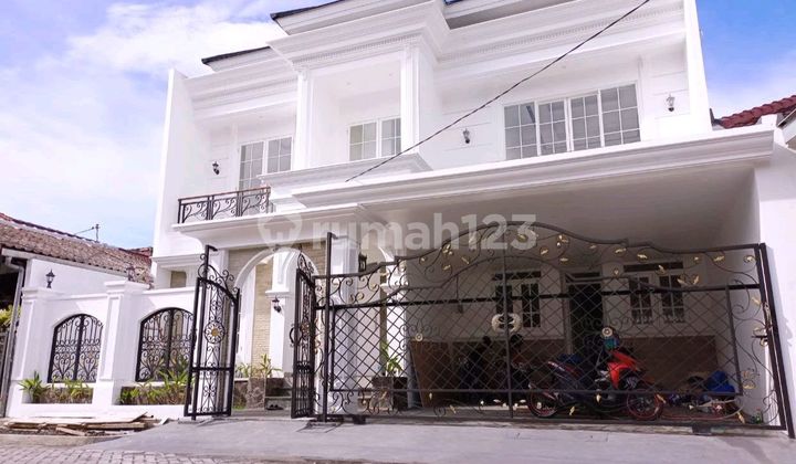 Rumah Mewah 2 Lantai Lokasi Strategis Semi Furnished di Pondok Tjhandra Rumah Mewah 2 Lantai Lokasi Strategis Semi Furnished di Pondok Tjhandra