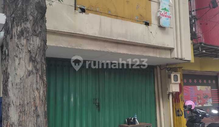 Disewakan Ruko 3 Lantai di Pusat Kota Surabaya Disewakan Ruko 3 Lantai di Pusat Kota Surabaya