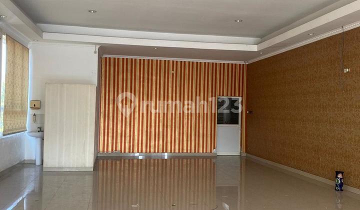 2-Story Shop House Suitable for Business with Strategic Location on Jendral Sudirman Street, Salatiga 2