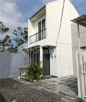 Modern Minimalist New House Kuwukan Sambikerep Surabaya 2