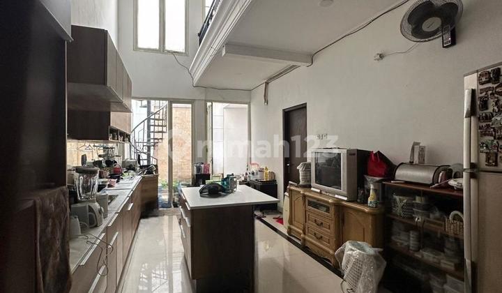 Dijual Rumah 2 Lantai di Raya Manyar Surabaya Harga bisa Nego 2