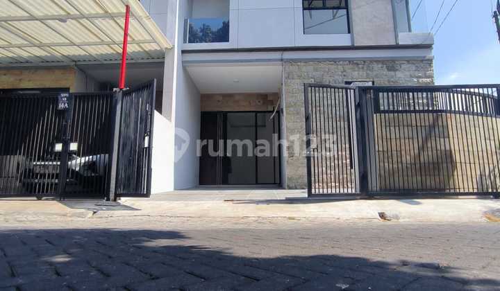 Rumah Gress di Simpang Darmo Permai Selatan 2 Lantai Minimalis Modern Dukuhpakis Surabaya