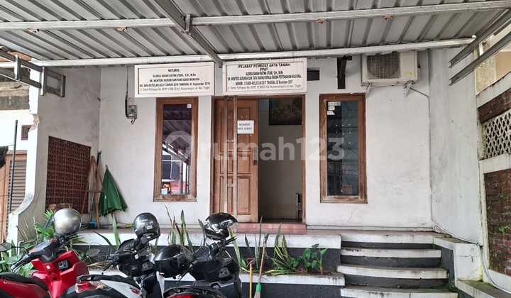 For Sale: House Suitable for Residence or Business in Taman Pahlawan Salatiga For Sale: House Suitable for Residence or Business in Taman Pahlawan Salatiga
