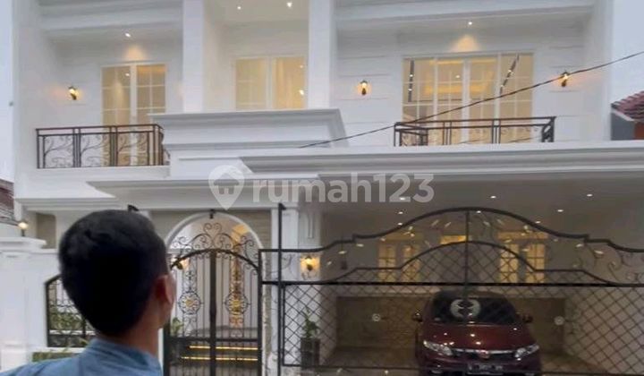 Rumah Mewah 2 Lantai Lokasi Strategis Semi Furnished di Pondok Tjhandra 2