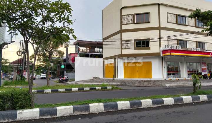 Disewakan Ruko 3 Lantai Posisi Hook di Jalan Besae Kembar Buduran Sidoarjo