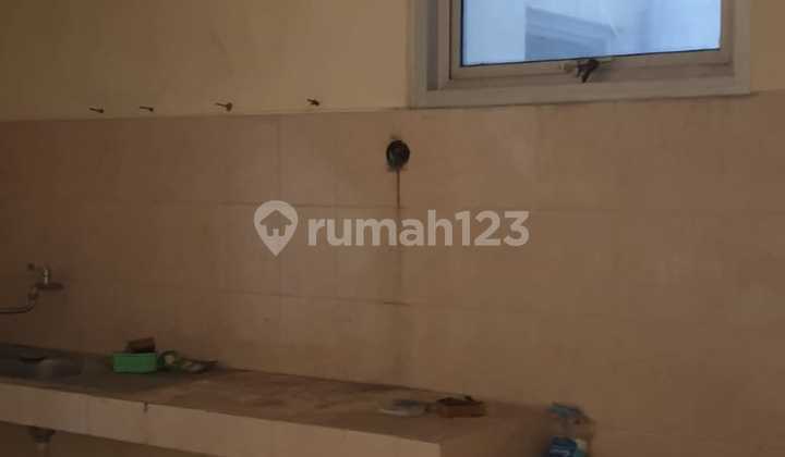 Strategic Shop House on Puri Jambangan Baru Street, Surabaya 2