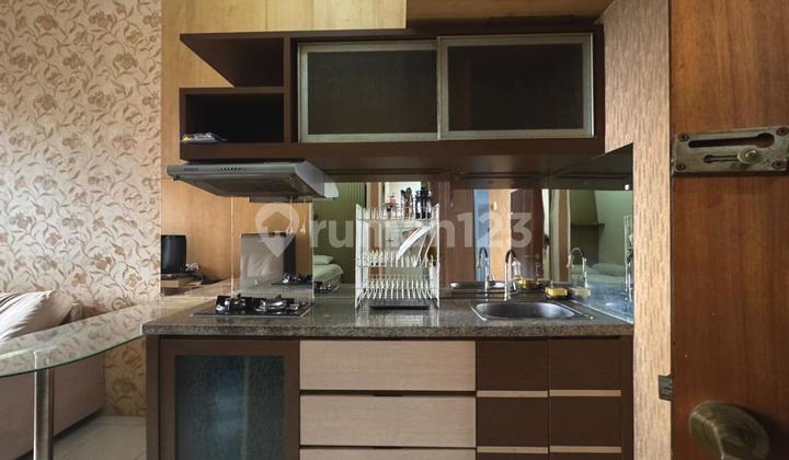 Disewakan Furnished Apartemen Puncak Permai dengan View Kolam Renang Surabaya 2