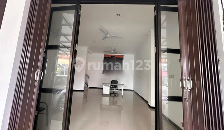 Strategic 2-Story Shophouse in Magerejo Surabaya Strategic 2-Story Shophouse in Magerejo Surabaya