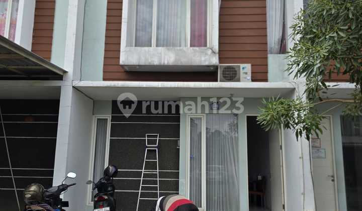 For Rent Cheap 2-Story House in Jade Hamlet Housing, Gresik Regency. House in Silver Cluster, Jade Hamlet Housing, Jade Hamlet Housing Silver Cluster Block C No. 15, Pelemwatu, Menganti, Gresik, East Java, Indonesia, 61174, Menganti. 1
