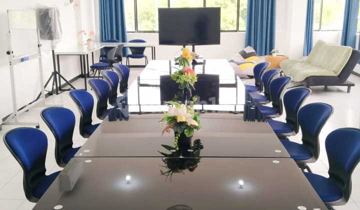 Putat Office Building Strategically Located in Sukomanunggal, Surabaya Putat Office Building Strategically Located in Sukomanunggal, Surabaya