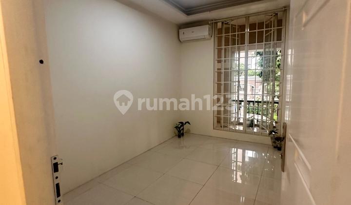 Modern Waterplace Green Mansion Apartment, Sambikerep, West Surabaya 2