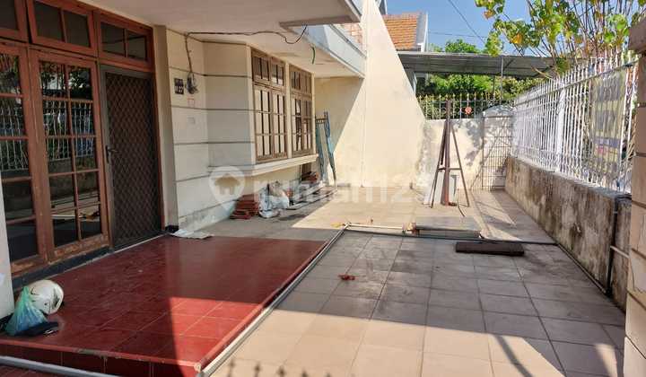 Disewakan Rumah 2 Lantai Murah bisa Nego di Dharmahusada Indah Surabaya 2