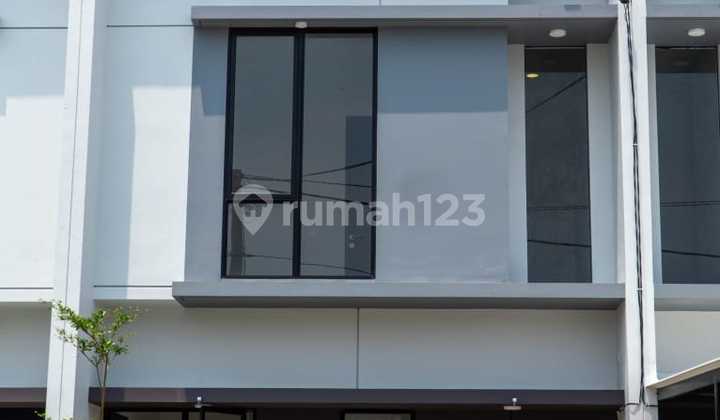 For Rent New House Ready to Occupancy Flood-Free in Park Sunrise Surabaya 1