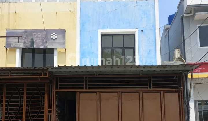 2-Story Shophouse in a Strategic Location Suitable for Business in Wolter Monginsidi, Semarang 1