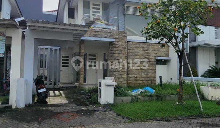 2-Storey House in Royal Residence West Surabaya Near Lidah Wetan 2-Storey House in Royal Residence West Surabaya Near Lidah Wetan