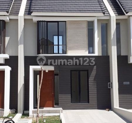 Certainly Cheap 2-Story House in Northwest Lake West Surabaya 1