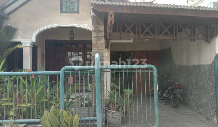 Affordable Semi-Furnished House in a Strategic Location at Semolowaru 2