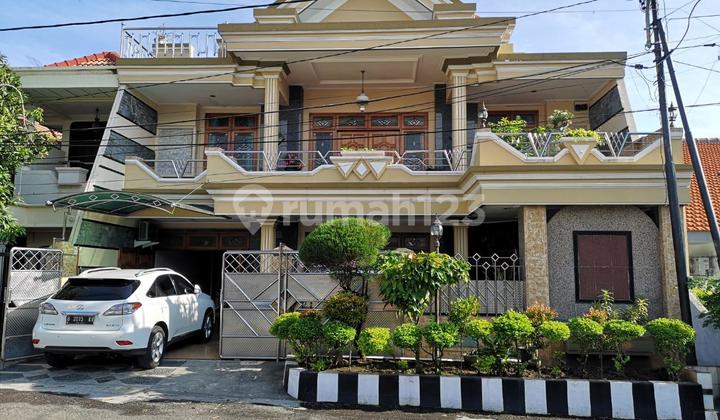 Price can be negotiated for a strategic 2-story house near Ciputra World in Darmo Baru Timur. Price can be negotiated for a strategic 2-story house near Ciputra World in Darmo Baru Timur.