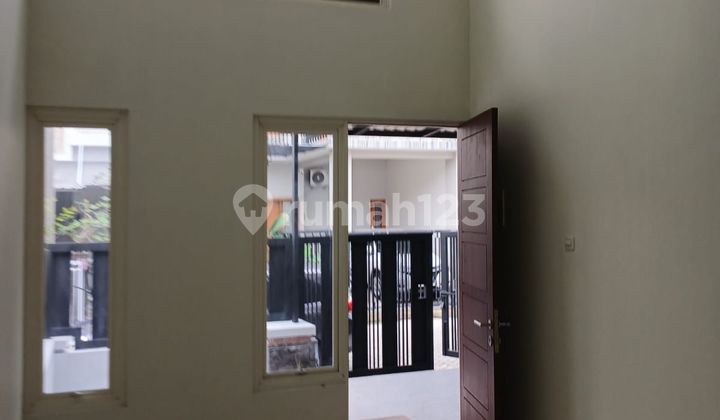 Rumah Bergaya Modern Sangat Strategis di Purimas Rungkut Dekat Upn dan Merr 2