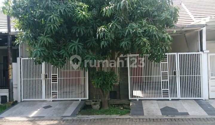 Rumah 1,5 Lantai dengan Lokasi Strategis di Raya Legian Purimas Surabaya