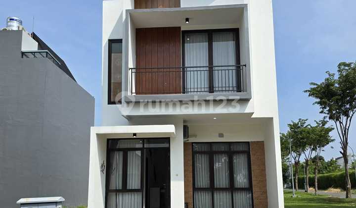 Minimalist American Scandinavian House Strategic Location in Pakuwon City Suvadiva Surabaya 1